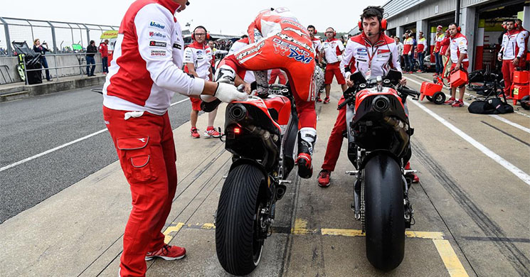 dovizioso-flagtoflag.jpg