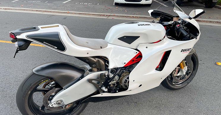 ducati, replica, de lado