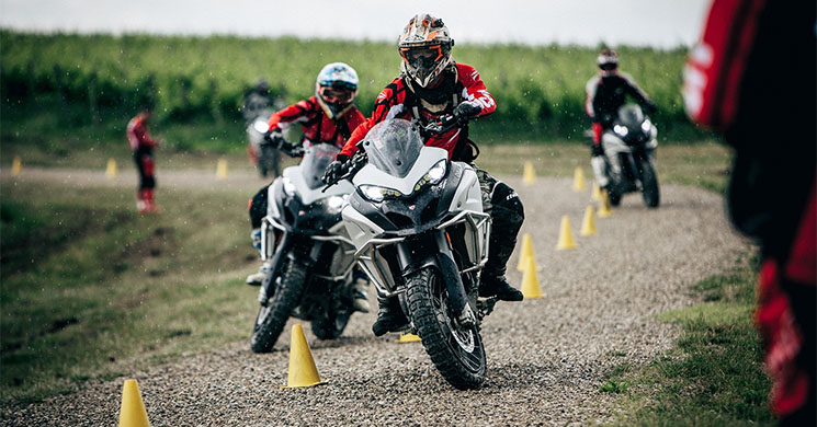 ducati-Globetrotters-multistrada-3.jpg