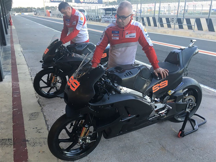ducati-desmosedici-lorenzo.jpg