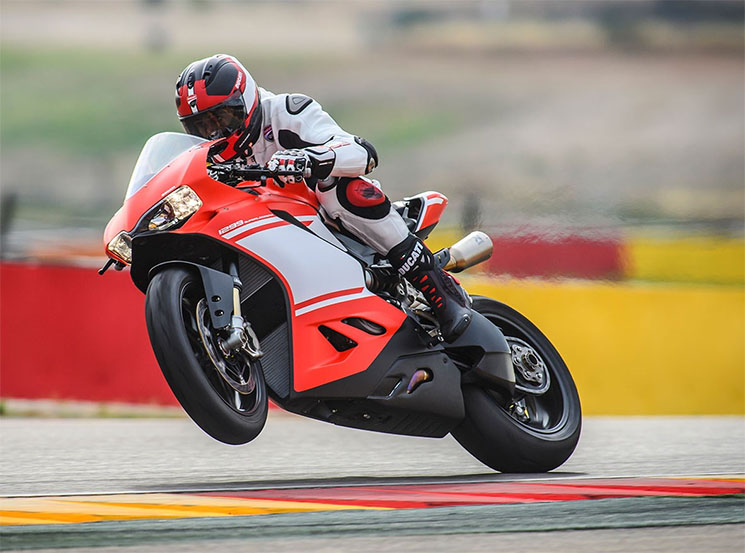 ducati-panigale-superleggera-2017.jpg