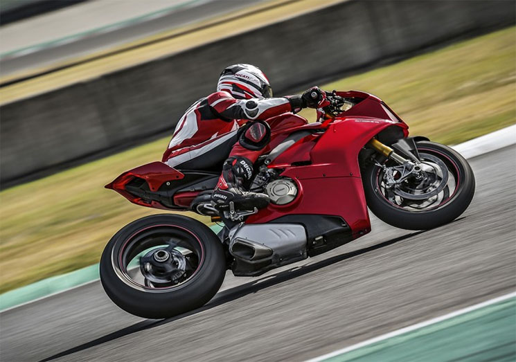ducati-panigale-v4-2018-oficial-5.jpg