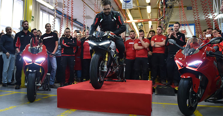 ducati-panigale-v4-2018.jpg
