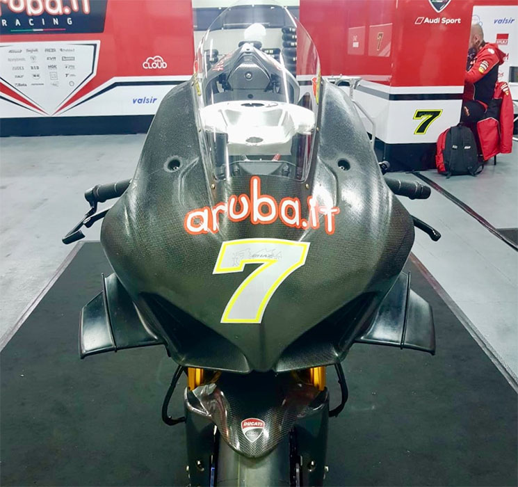 s/ducati-panigale-v4-r-2018-2.jpg