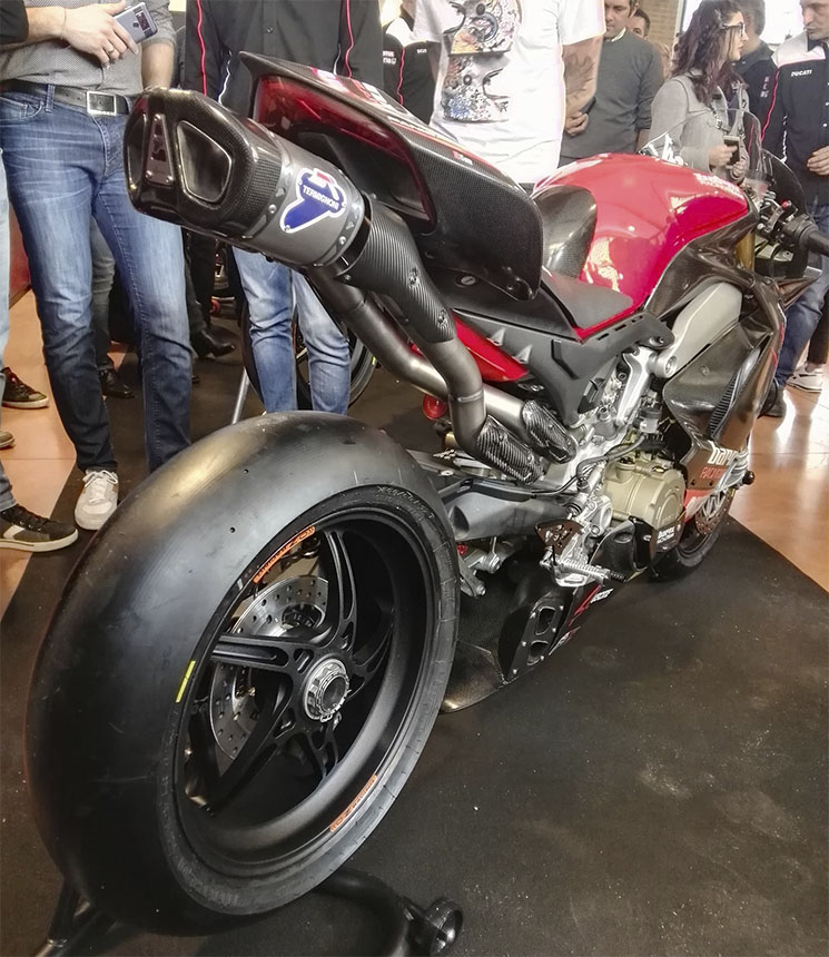 /ducati-panigale-v4s-termignoni-2234.jpg