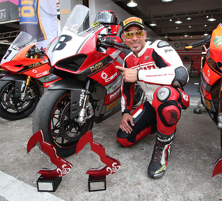 ducati-panigale-v4s-vallia.jpg