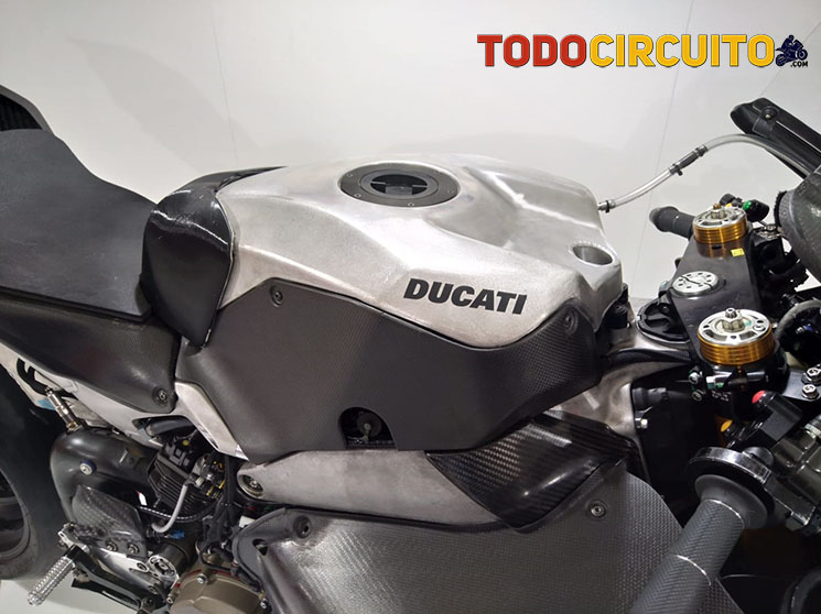 ducati-panigale-vr4-sbk-2019