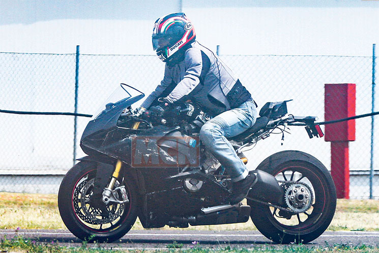 ducati-v4-superbike-test-2.jpg