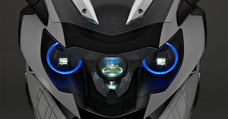 faro-laser-bmw-motorrad-2.jpg