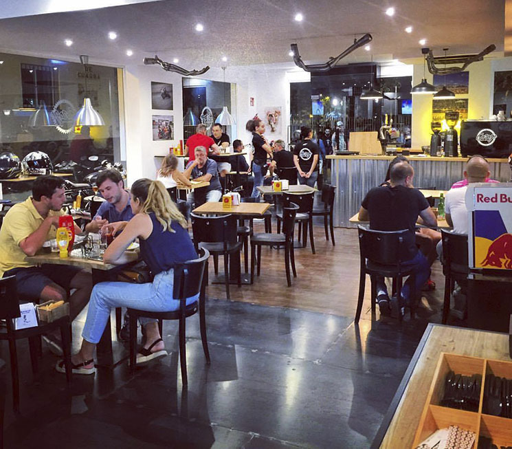 garafe-moto-cafe-sevilla-2.jpg