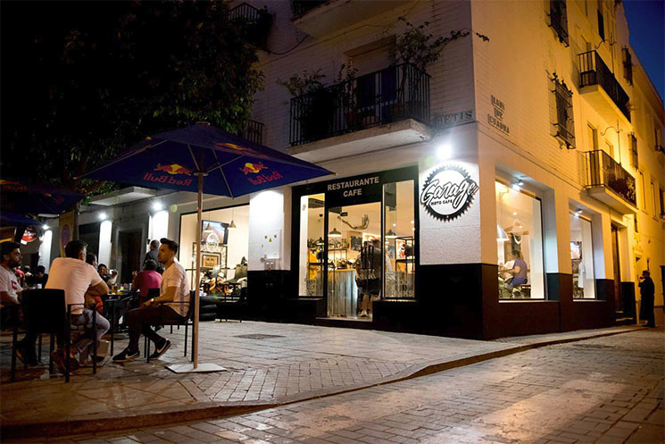 garafe-moto-cafe-sevilla.jpg