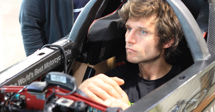 guy-martin-triumph-Streamliner.jpg