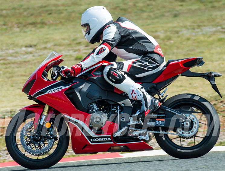 honda-cbr-1000rr-fireblade-2017-4.jpg