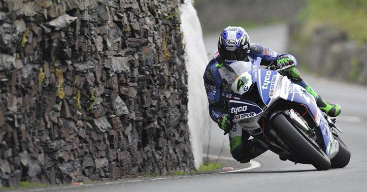 ian-hutchinson-supersbike-tt.jpg