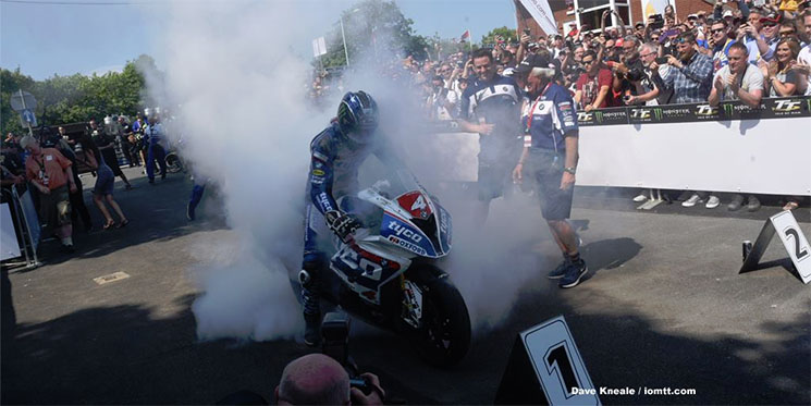 /ian-hutchinson-tt-2016-superstock-2.jpg