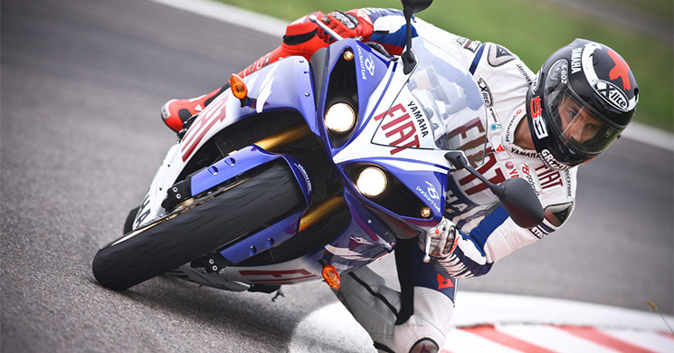 jorge-lorenzo-yamaha-r1.jpg