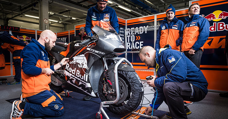 ktm-rc16-motogp-box.jpg
