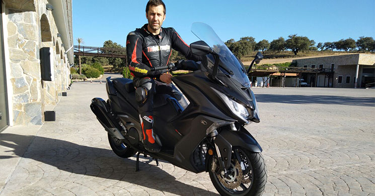 kymco-ak550(1).jpg
