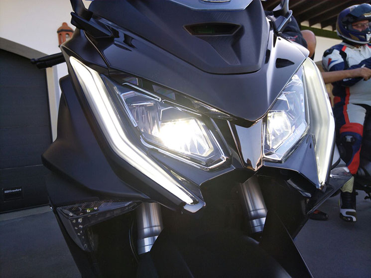 kymco-ak550-3(1).jpg