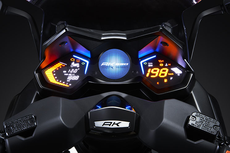 kymco-ak550-3.jpg