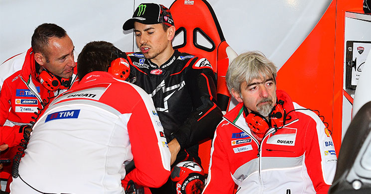 /lorenzo-ducati-valencia.jpg