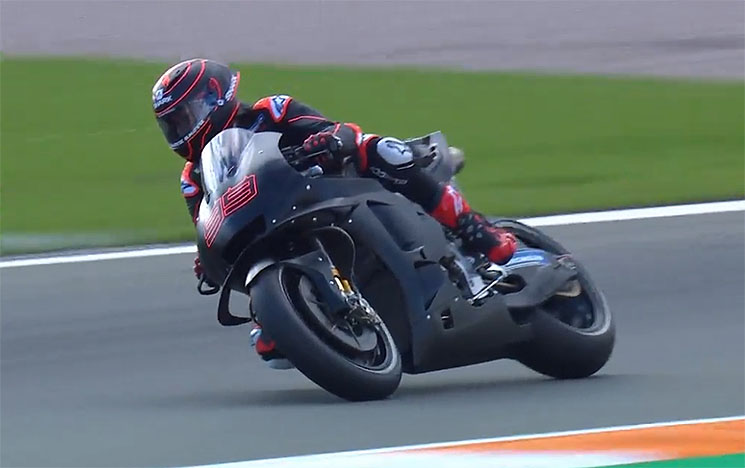 /lorenzo-honda-rc213v-2.jpg