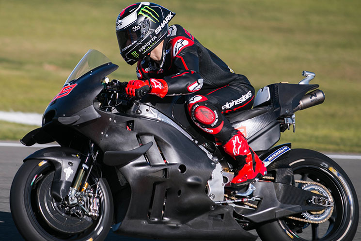 /lorenzo-motogp-valencia-test-4t43t.jpg