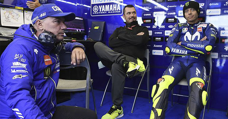 /lucacadalora-valentinoRossi.jpg