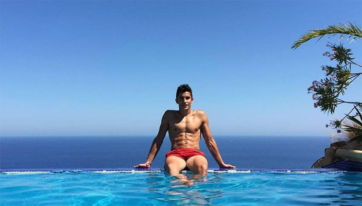 /marc-marquez-piscina.jpg