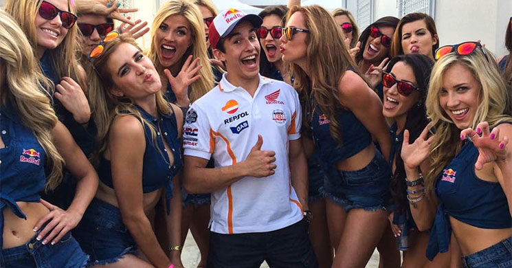 marcmarquez-paddock-girls.jpg