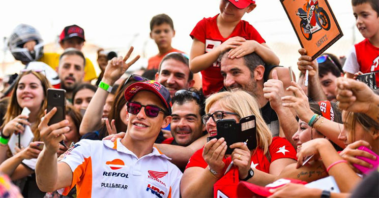 /marcmarquez-pit-lane-walk.jpg