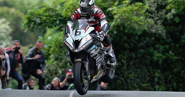 michael-dunlop-tt2016-jump.jpg