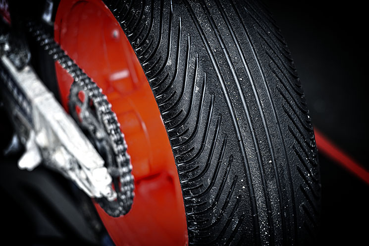 /michelin-lluvia-motogp.jpg