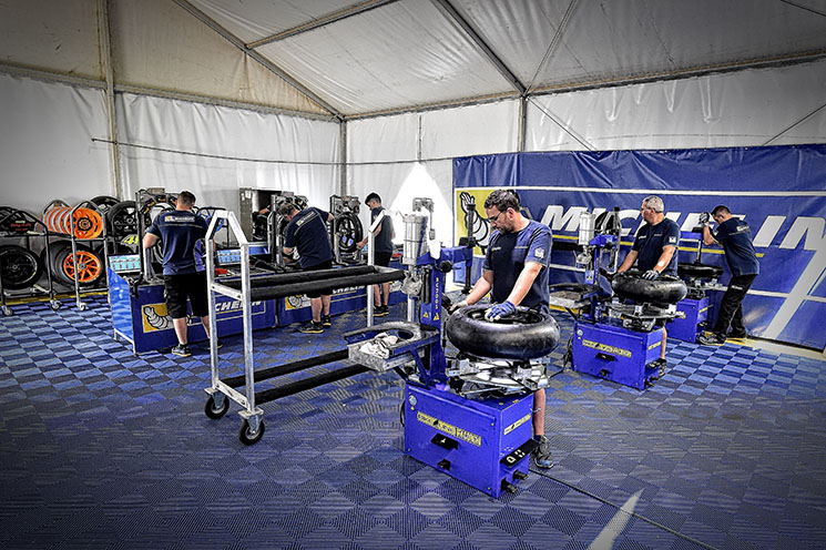 michelin-motogp-taller-2.jpg