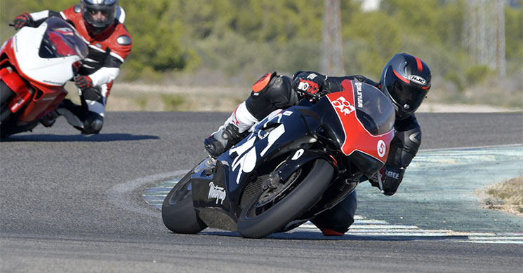 moto-en-circuito-de-calafatr.jpg