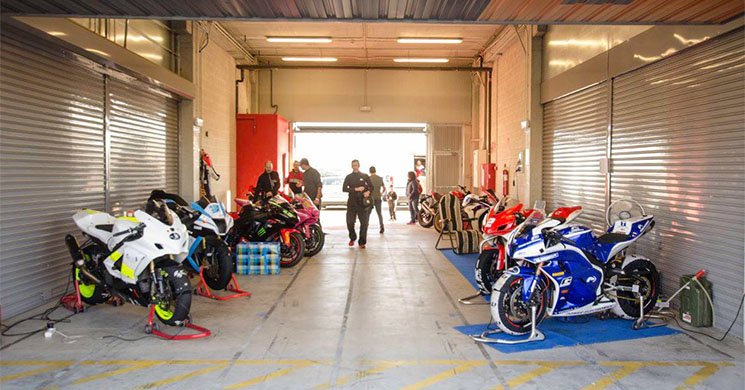 motos-en-un-box.jpg