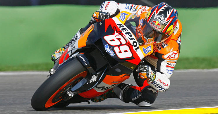 nicky-hayden-curva13-valencia.jpg