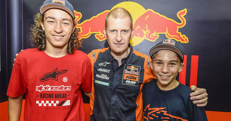 oncu-gemelos-red-bull.jpg