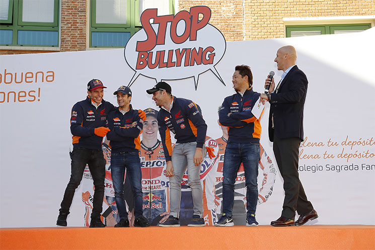 pedrosa-marquez-stop.jpg