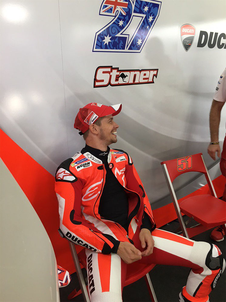 stoner-desmosedici-gp15-2016-3.jpg