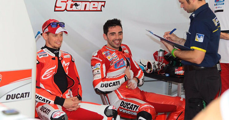 stoner-desmosedici-gp15-2016-4.jpg