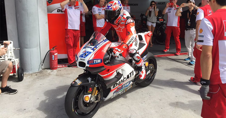 stoner-gp15-ducati.jpg