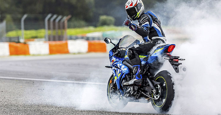 suzukigsxr1000-burnout.jpg