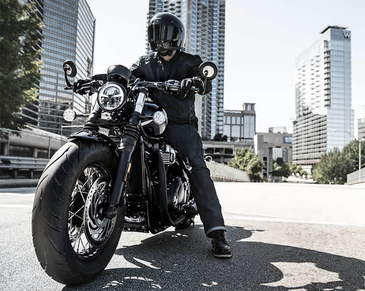 triumph-Bonneville-bobber-black-3.jpg