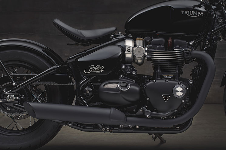 /triumph-Bonneville-bobber-black-4.jpg