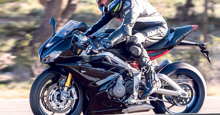 triumph-daytona-765(2).jpg