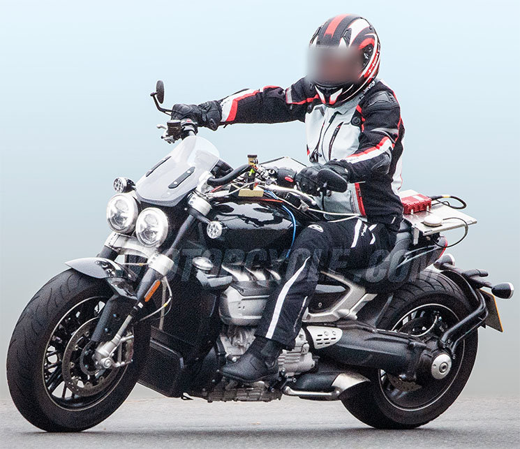 /triumph-rocket-iii-2020.jpg