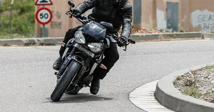 triumph-street-triple-2017-2.jpg