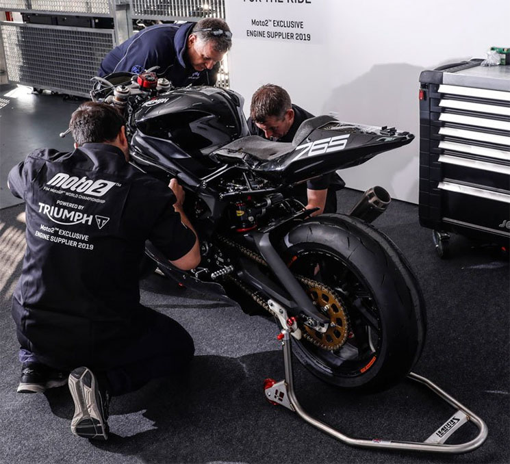 triumph moto2