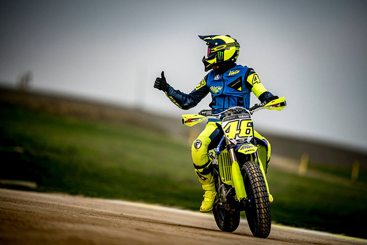 valentino-rossi-100-kms-campeones-2.jpg